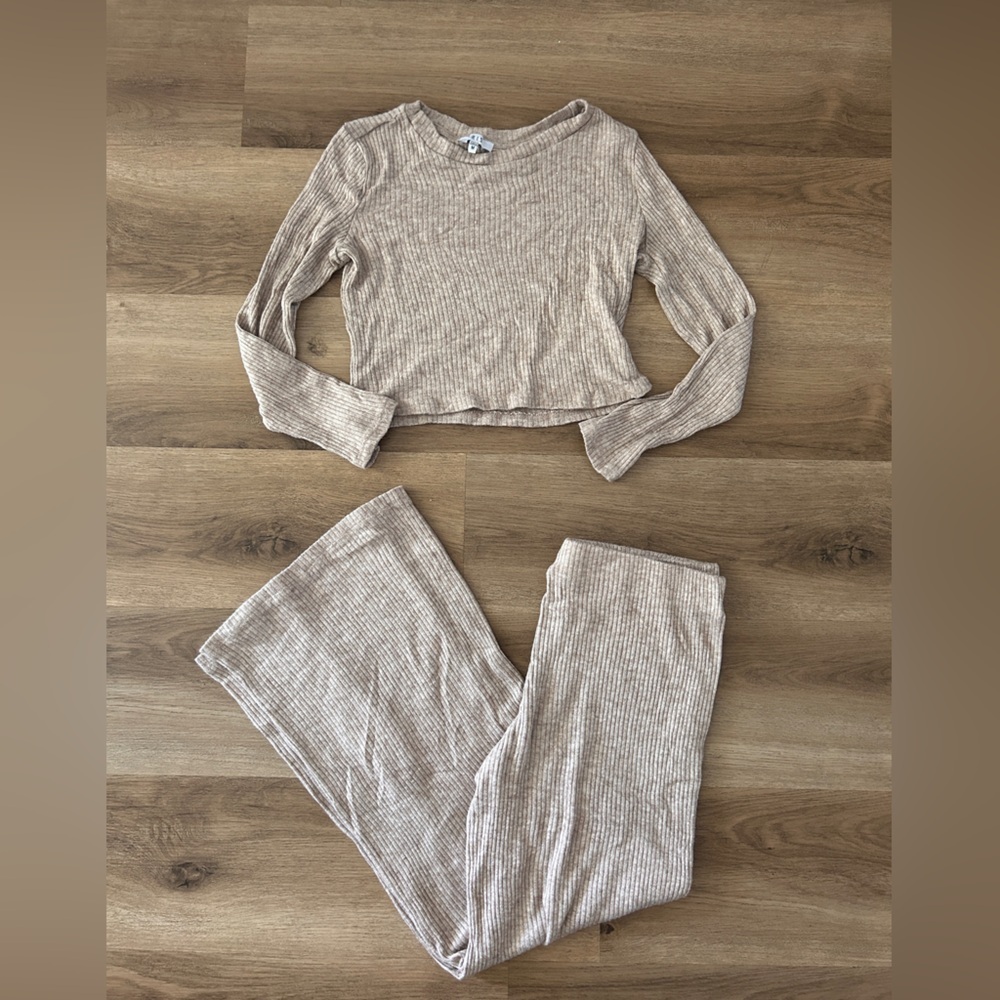 Iris Women’s Ribbed Knit 2-Piece Lounge Set – Neutral Beige | EUC